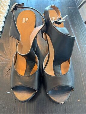 Black BP brand wedges size 7.5
